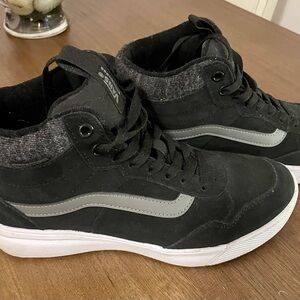 Women’s VANS suede hi tops Sz 9